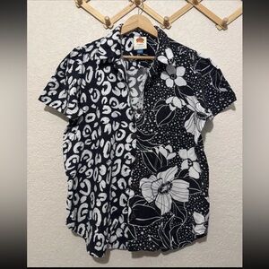 Farm by farmrio black and white floral button up short sleeves large